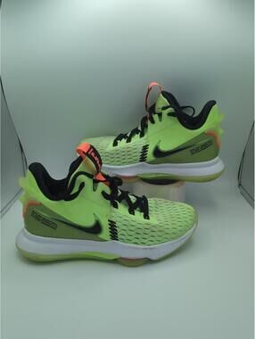 Size 7.5 - Nike LeBron Witness 5 Grinch Basketball Shoes!